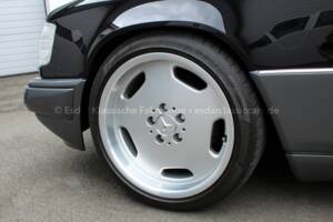 Image 6/33 of Mercedes-Benz E 200 (1994)