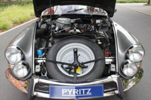 Image 7/22 of Citroën DS 21 Pallas (1966)