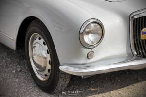 Image 12/70 of Lancia Aurelia B24 Convertible (1957)