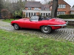 Image 14/29 de Jaguar E-Type (1969)