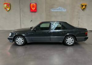 Image 3/14 of Mercedes-Benz 500 E (1993)