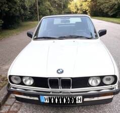 Immagine 3/75 di BMW 320i (1988)