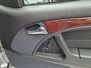Image 16/50 of Mercedes-Benz SL 320 (1998)