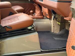 Bild 21/44 von Land Rover Defender 90 Td5 (1999)