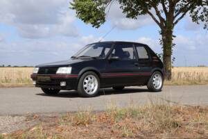 Obraz 29/56 pojazdu Peugeot 205 GTi 1.9 (1991)