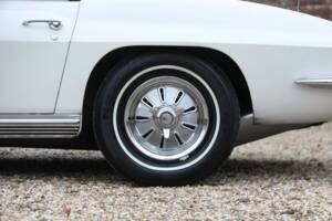 Image 25/50 de Chevrolet Corvette Sting Ray Convertible (1964)