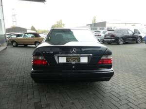Bild 5/22 von Mercedes-Benz E 500 Limited (1994)