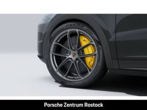 Imagen 10/14 de Porsche Cayenne Coupé Turbo S E-Hybrid (2026)