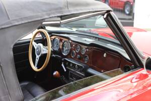 Image 15/49 of Triumph TR 6 (1976)