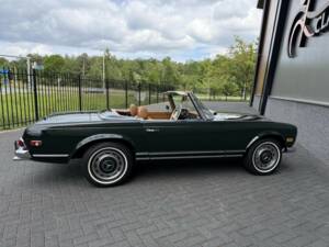 Image 17/50 de Mercedes-Benz 280 SL (1969)