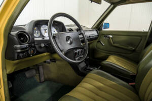 Image 15/50 of Mercedes-Benz 240 TD (1982)