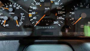 Image 25/38 of Mercedes-Benz 300 SL (1990)