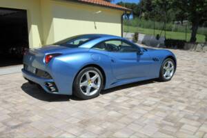 Image 34/35 de Ferrari California (2010)