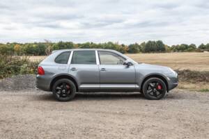 Bild 17/40 von Porsche Cayenne Turbo S (2006)