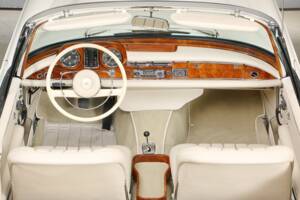 Image 11/27 of Mercedes-Benz 300 SE (1967)