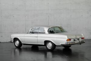 Image 7/49 de Mercedes-Benz 280 SE (1970)