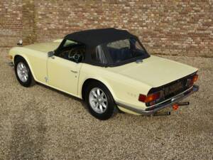Image 19/50 of Triumph TR 6 (1971)
