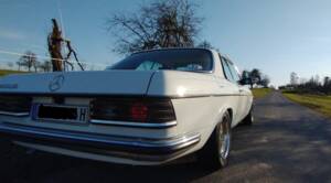 Image 3/15 of Mercedes-Benz 230 CE (1980)