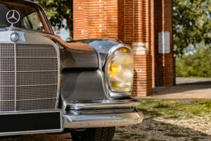 Image 3/86 of Mercedes-Benz 300 SE (1965)