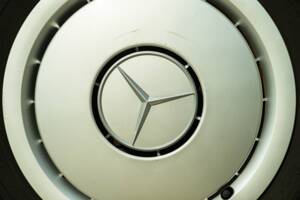 Image 18/45 of Mercedes-Benz 190 E (1987)