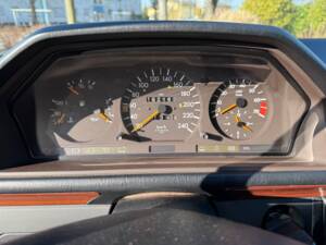 Bild 12/17 von Mercedes-Benz E 200 (1994)