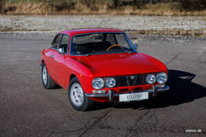 Image 8/43 of Alfa Romeo 2000 GT Veloce (1972)