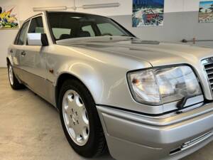 Afbeelding 15/62 van Mercedes-Benz E 500 (1995)