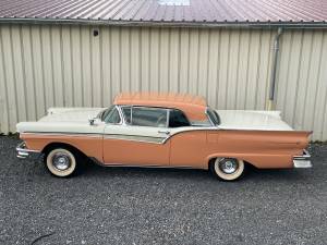 Image 3/17 of Ford Fairlane Skyliner (1957)