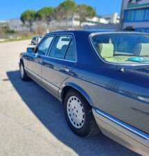 Image 18/50 of Mercedes-Benz 300 SE (1990)