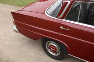 Image 22/50 of Mercedes-Benz 220 (1967)