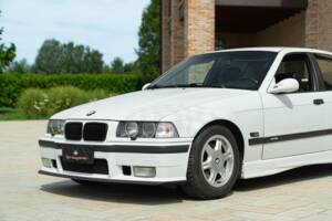 Bild 22/50 von BMW 318is "Class II" (1994)