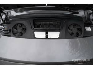 Bild 30/31 von Porsche 911 Carrera (2016)