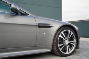 Immagine 46/50 di Aston Martin V12 Vantage (2012)