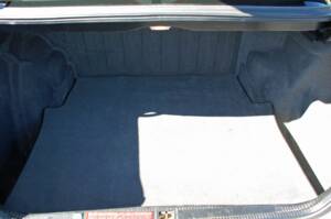 Image 28/34 of Mercedes-Benz 230 E (1992)