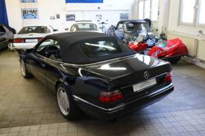 Image 11/36 of Mercedes-Benz E 320 (1995)
