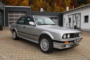 Image 3/32 de BMW 325ix (1990)