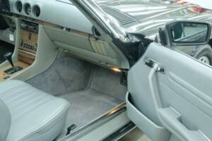 Image 31/50 de Mercedes-Benz 560 SL (1988)