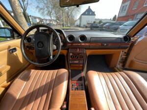 Image 9/20 de Mercedes-Benz 280 CE (1981)