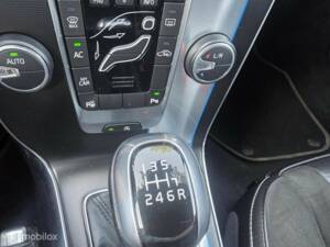Imagen 28/42 de Volvo V40 D4 R-Design (2014)