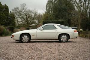 Image 14/50 of Porsche 928 S4 (1990)
