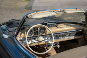 Image 31/38 of Mercedes-Benz 300 SL Roadster (1961)