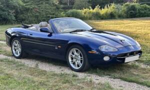 Image 34/36 of Jaguar XK8 4.0 (2001)