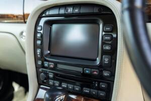 Image 25/43 of Jaguar XJR (2003)
