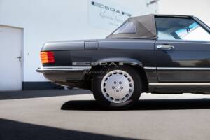 Image 12/29 of Mercedes-Benz 560 SL (1987)