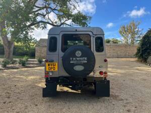 Image 7/50 of Land Rover Defender 90 (2011)