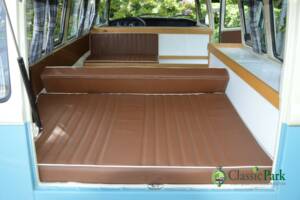 Bild 8/12 von Volkswagen T2b Camper (1976)