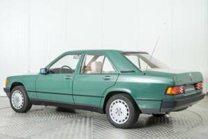 Obraz 6/50 pojazdu Mercedes-Benz 190 D 2.5 (1986)