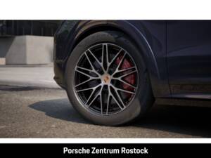 Image 10/14 of Porsche Cayenne S E-Hybrid (2026)