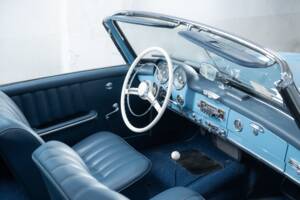 Image 10/40 of Mercedes-Benz 190 SL (1962)