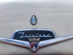 Immagine 9/17 di Ford Fairlane 500 Club Victoria (1956)